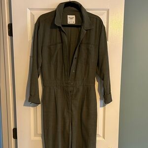 Abercrombie & Fitch Olive green jumpsuit